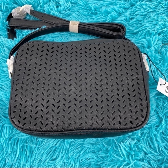 Summer & Rose Delilah Laser Cut Crossbody in Black. PVC. Summer, casual - Picture 4 of 8